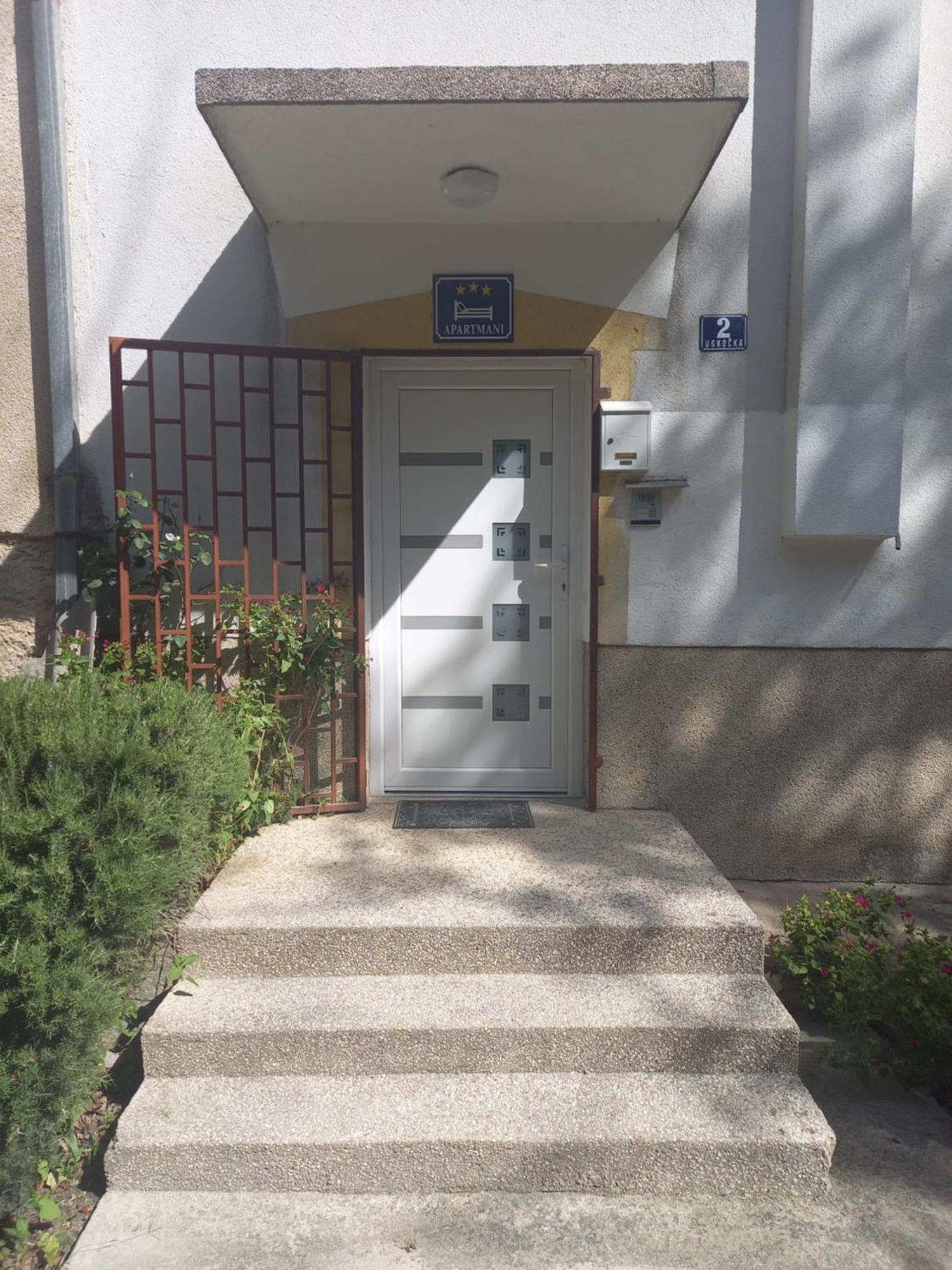 Apartment Central Knin Luaran gambar
